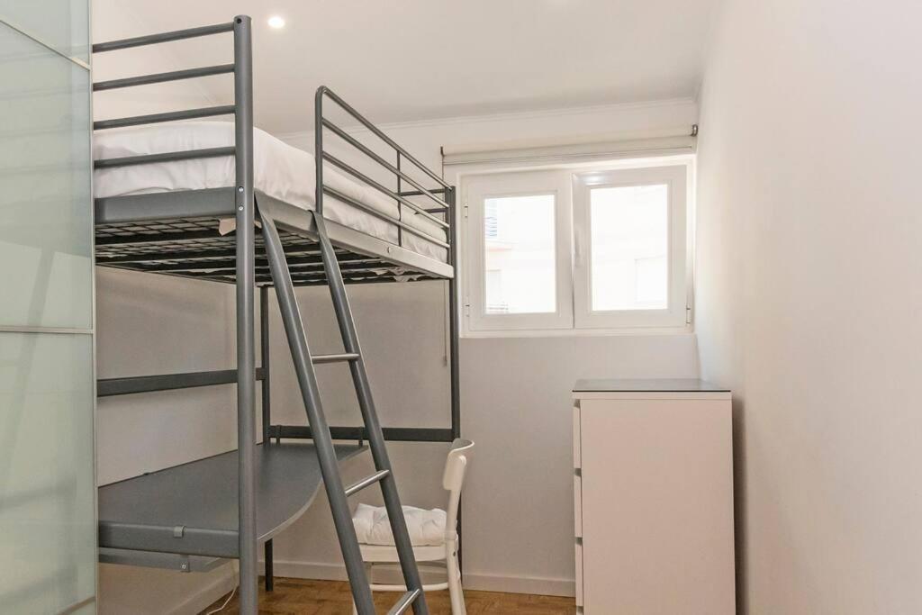 Apartment Near The Beach With Big Terrace Setúbal Esterno foto